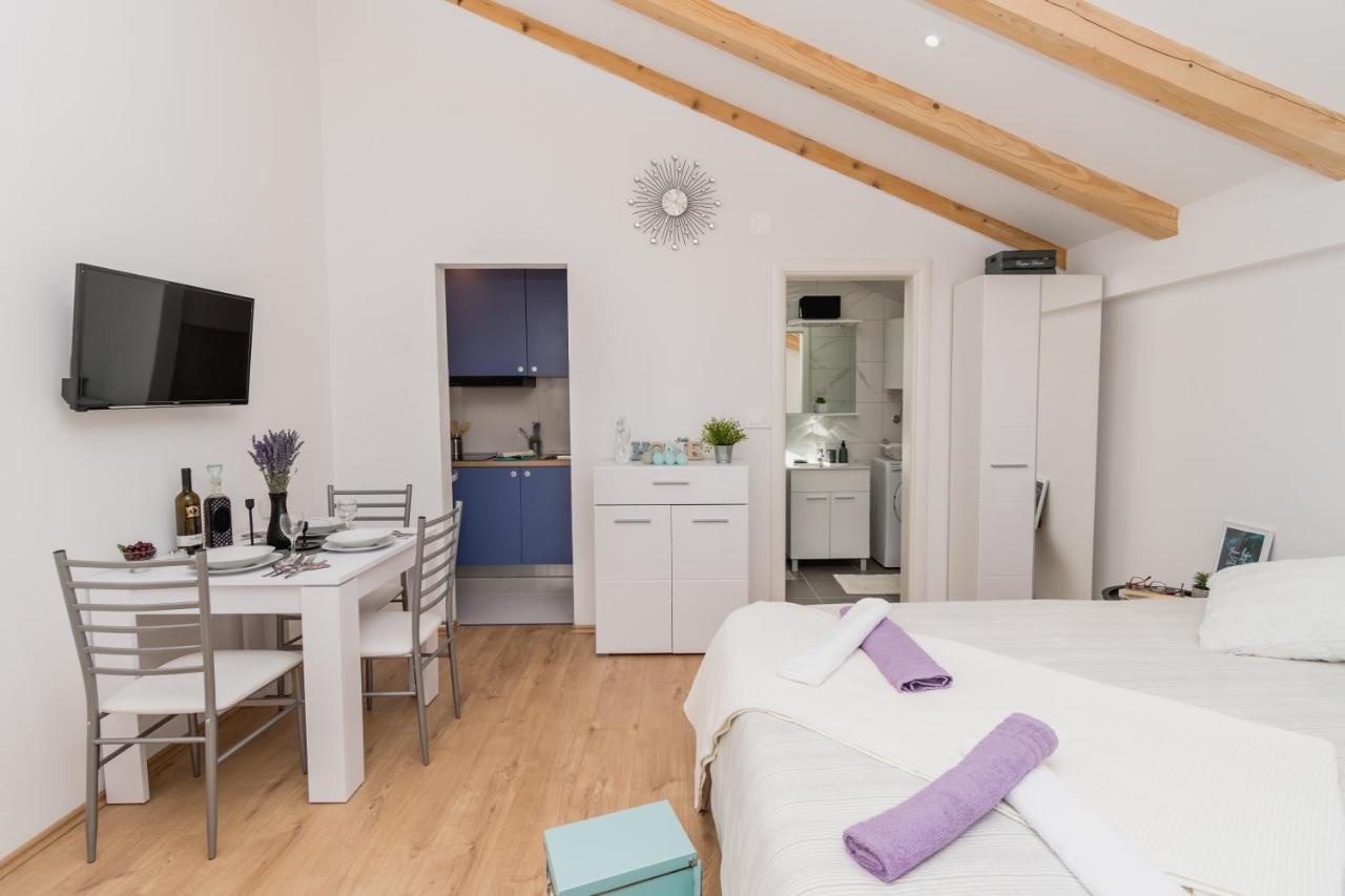 Studio Apartment Harmony Np Krka Lozovac Eksteriør billede