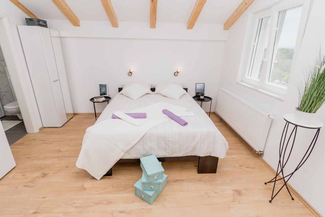 Studio Apartment Harmony Np Krka Lozovac Eksteriør billede