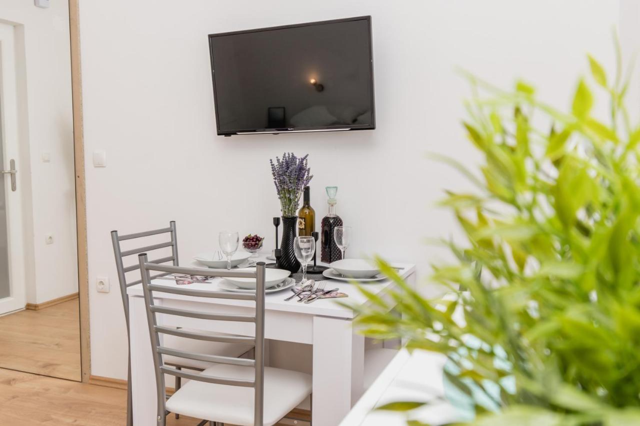 Studio Apartment Harmony Np Krka Lozovac Eksteriør billede